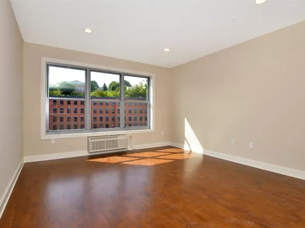 100 Marshall Street image 5 of 12