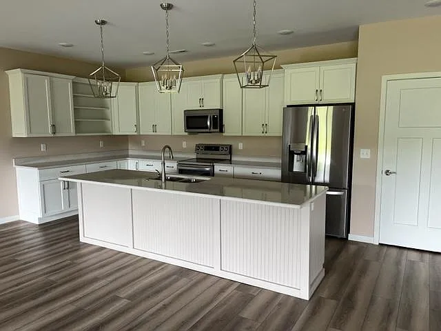 825 Bridle Ln — Photo 8