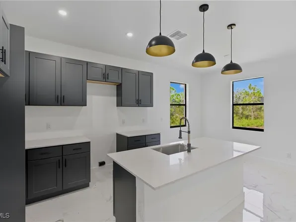 2810 73rd St W, Lehigh Acres, FL 33971