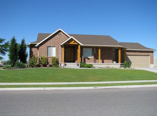 592 S Kays Dr, Kaysville, UT 84037