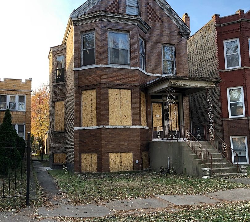 2nd image of 3238 N Hamlin Ave