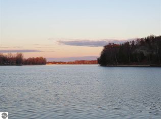 1004 Trebuh Ct, Lake Isabella, MI 48893