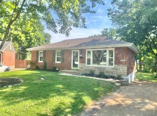 1226 Oakleaf Dr, Saint Louis, MO 63119