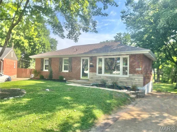 1226 Oakleaf Dr, Saint Louis, MO 63119