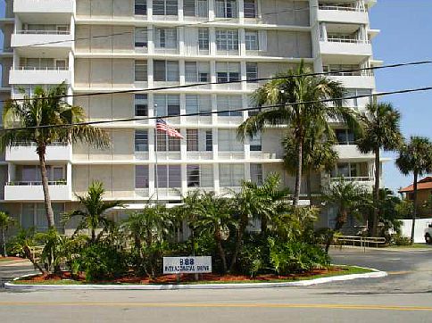 3rd image of 888 Intracoastal Dr APT 14B