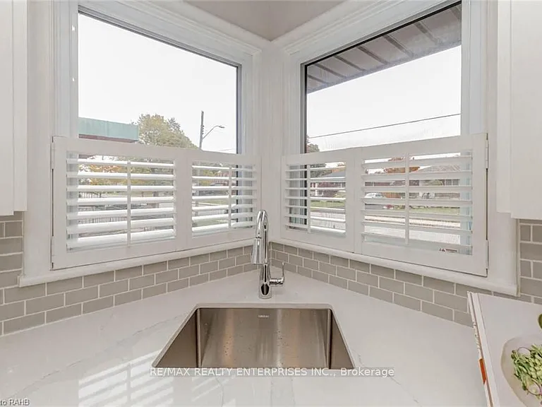 128 Clarendon Ave #MAIN — Photo 9