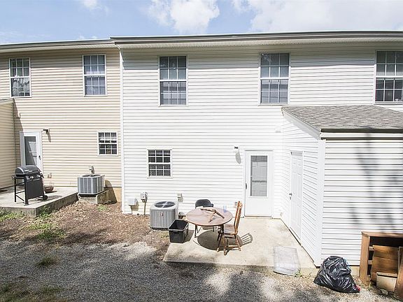 3rd image of 439 Laurence Ln