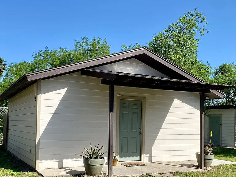 2314 La Feria Rd #B — Photo 7