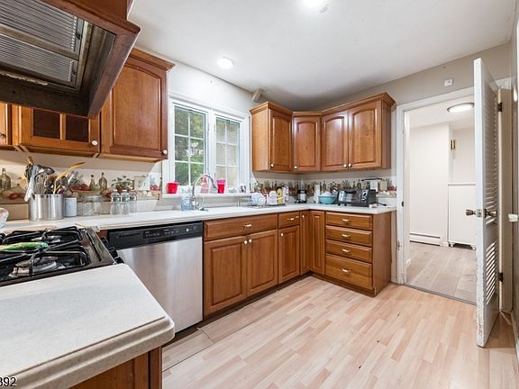 3rd image of 119 Division Ave