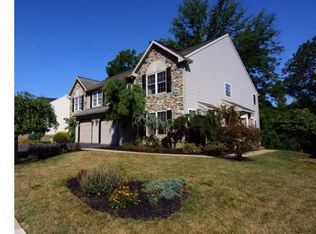1515 Huron Dr, Sinking Spring, PA 19608