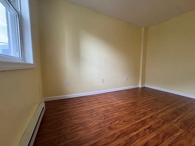 546 Summit Ave #203 — Photo 3
