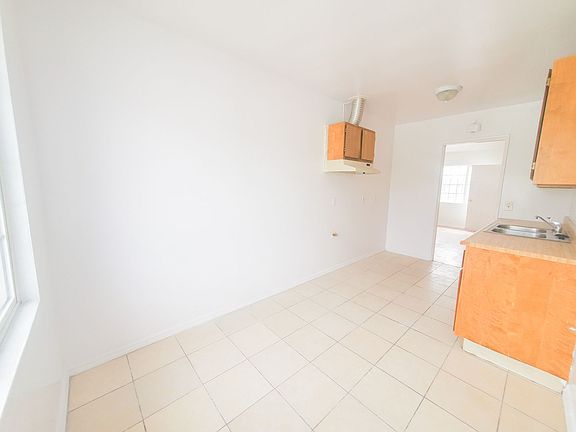 5th image of 532 S Flower St APT 4