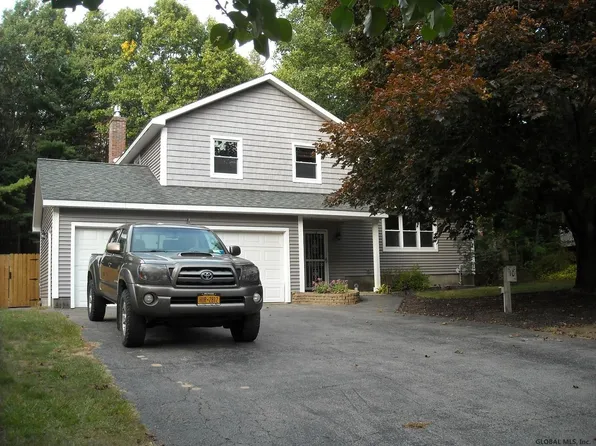 10 Wineberry Ln, Malta, NY 12020