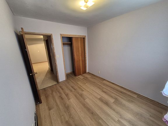 5th image of 298 Toronto St