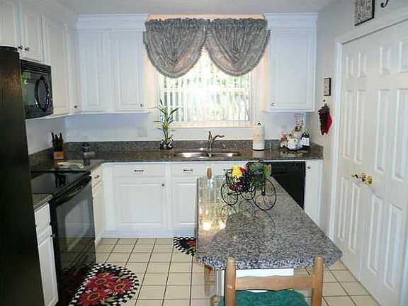 4th image of 1610 Date Palm Dr