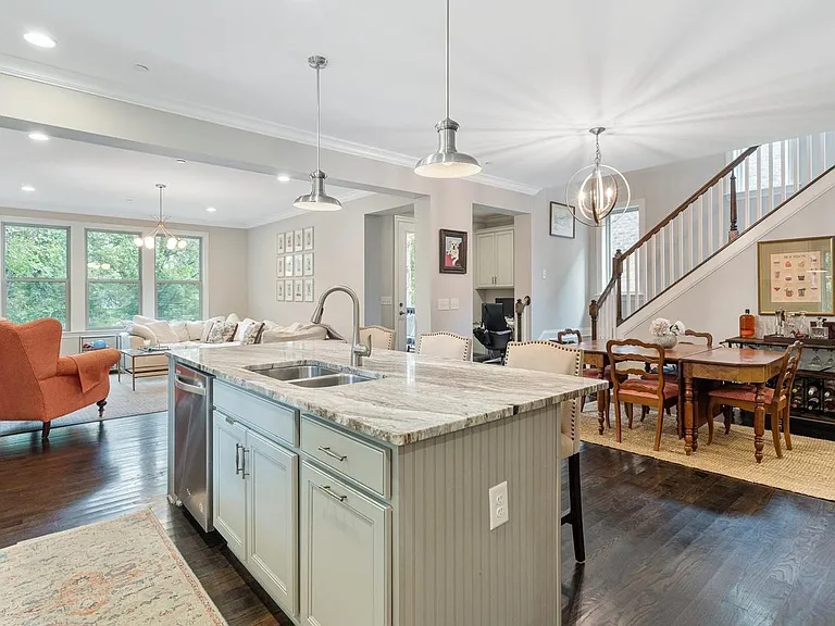 138 Haverford Dr — Photo 7