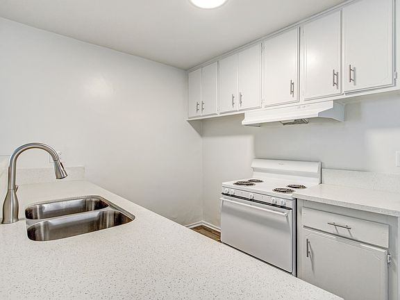 4th image of 18855 Vanowen St APT 11