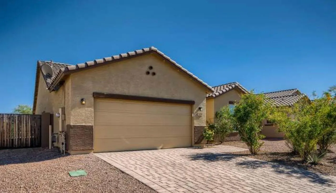 35359 N Donovan Dr — Photo 1