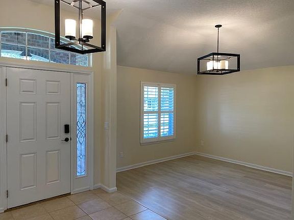 5th image of 813 W American Eagle Dr