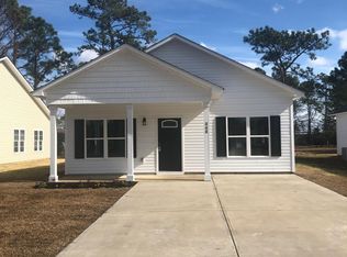 348 Dwight St, Holly Ridge, NC 28445