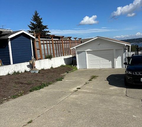 4th image of 2016 2nd Ave W