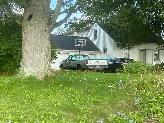 3rd image of 4685 Broadway Ave