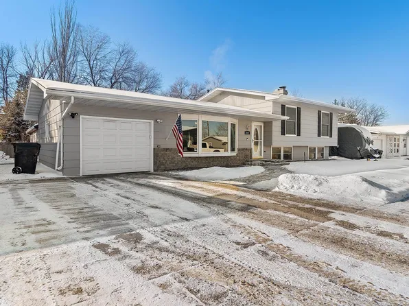 2419 Harney Dr, Rapid City, SD 57702