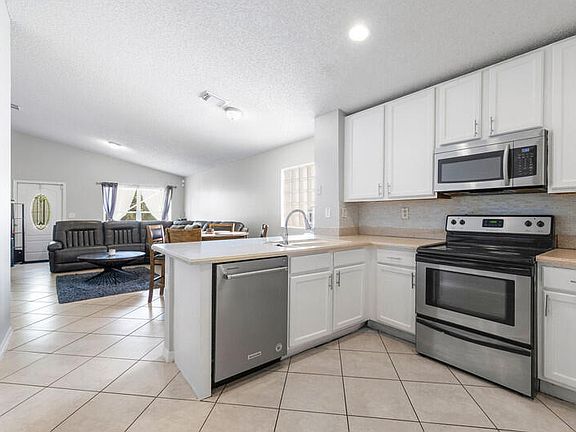 3rd image of 6348 Willoughby Circle
