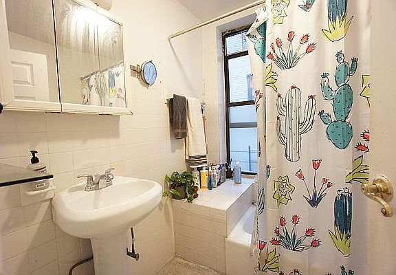 4th image of 205 W 103rd St APT 4E