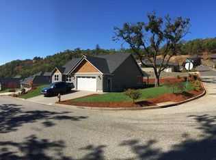 1698 NE Rocky Dr, Roseburg, OR 97470