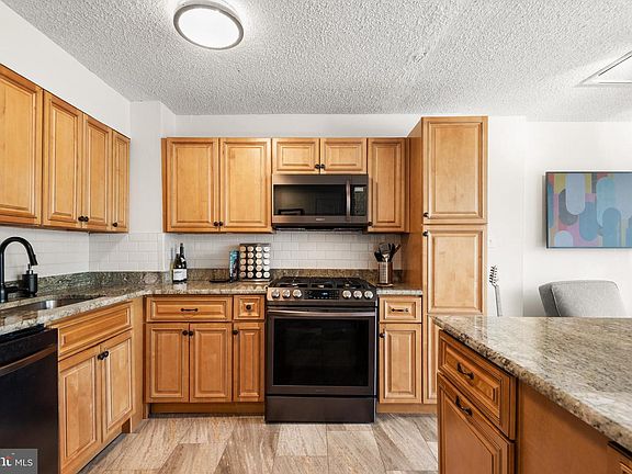 4th image of 1030 E Lancaster Ave APT 205