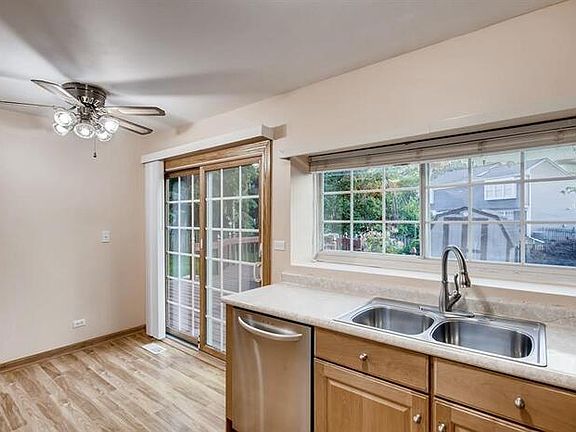 5th image of 3148 Village Green Dr
