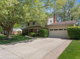 1601 Hunters Ridge Dr, Bloomfield Hills, MI 48304