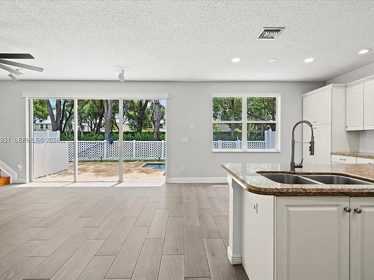 5014 SW 155th Ter #5014 — Photo 1