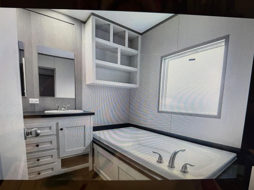 Master deep tub, double sinks