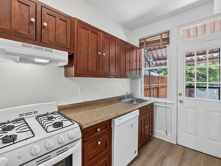 1252 E St NE #A — Photo 12