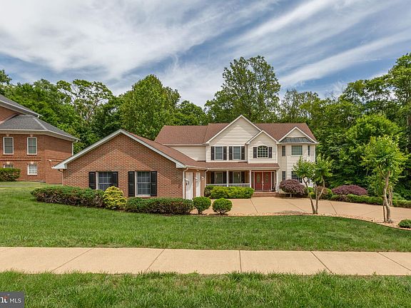 4th image of 1001 Featherston Ct