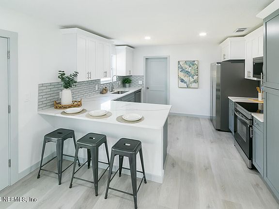 3rd image of 700 7TH Street N