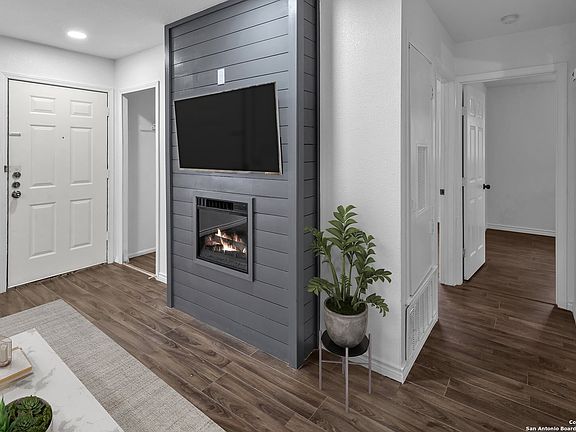 4th image of 7326 LEADING OAKS ST