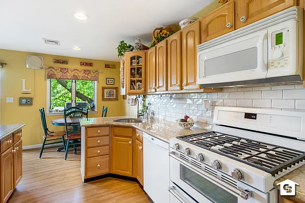 Sold by Coldwell Banker Reliable Real Estate | media 5