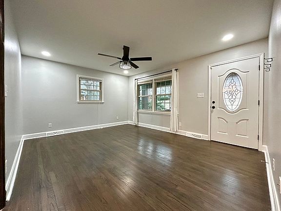 4th image of 5922 Amity Pl