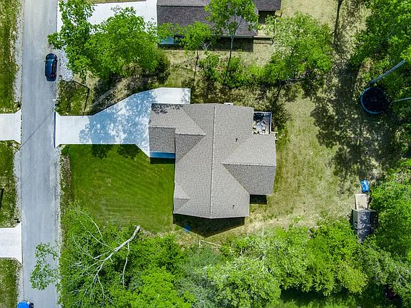 3rd image of 48 Oakmont Way