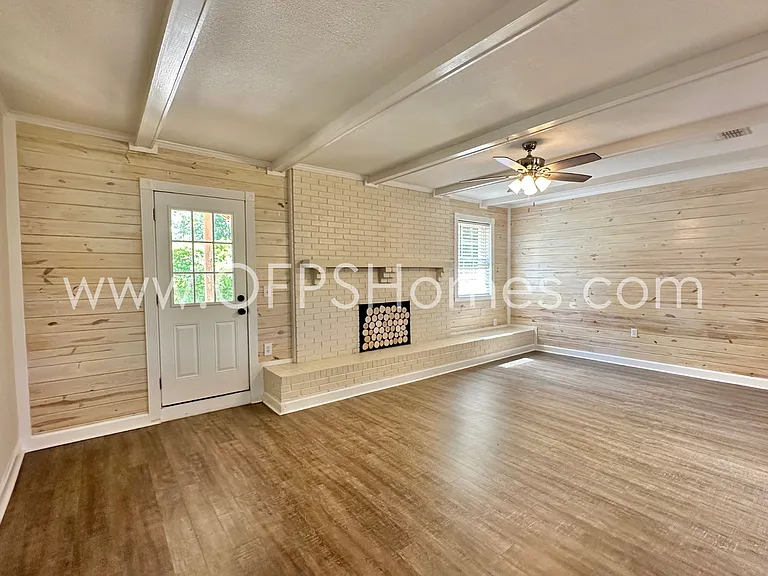 4490 Highway 87 N — Photo 9