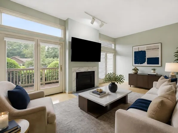 189 Pine Grove Dr #189, South Hadley, MA 01075