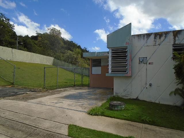 2nd image of 525 Calle Clavel