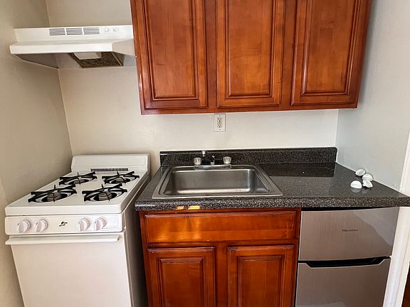 3rd image of 30 Lenox Ave #2fa74b3e9