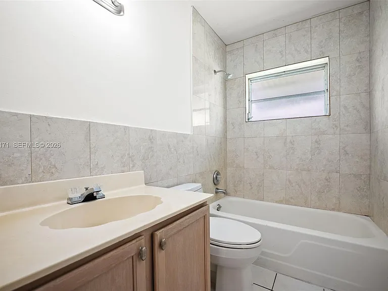 7004 NW 67th Ave — Photo 10