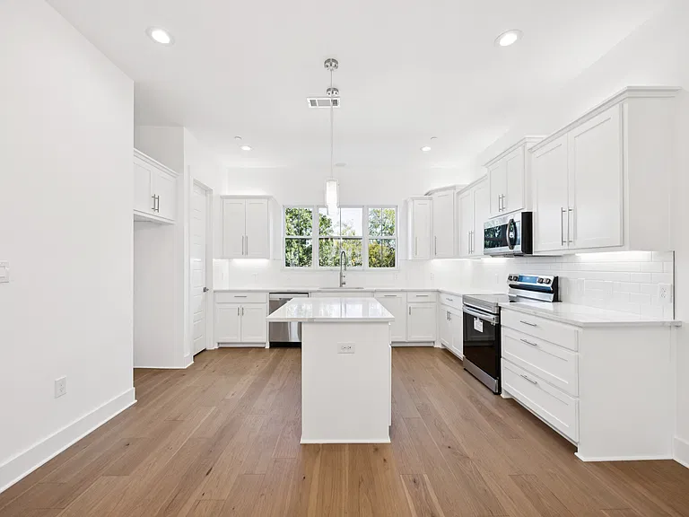 262 Harris St — Photo 4
