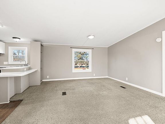 5th image of 18711 McDuffee Rd