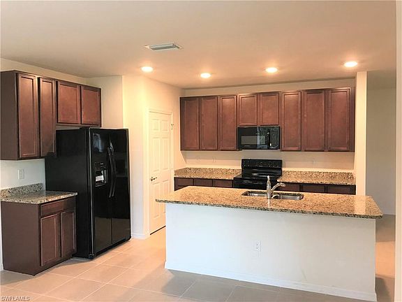 3rd image of 4583 Catalina Ln